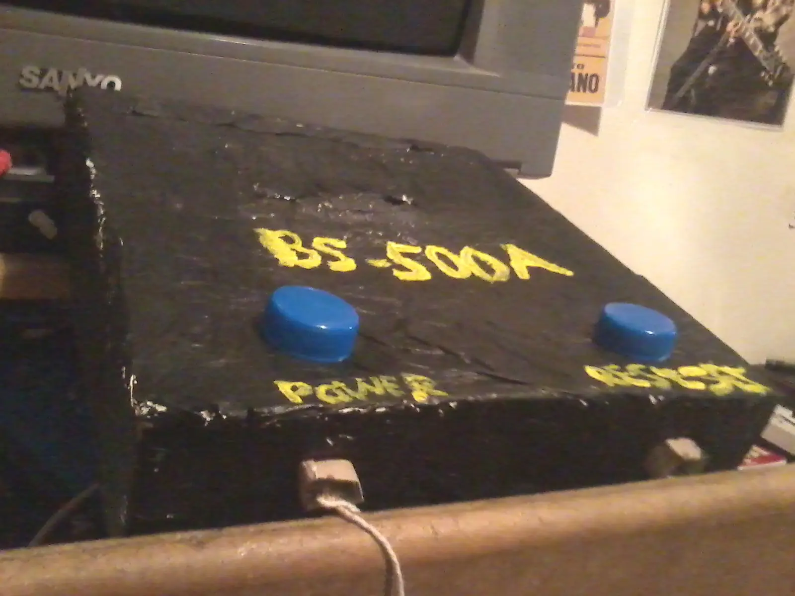 hice una consola inventada con carton y papel y te lo muestr