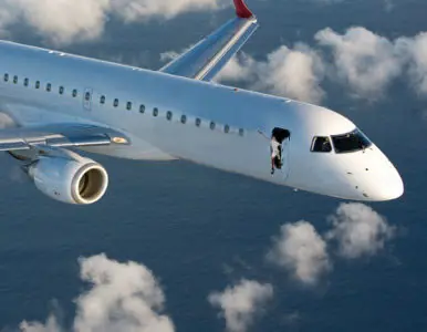 Un Pasajero intento abrir la Puerta de un Avión