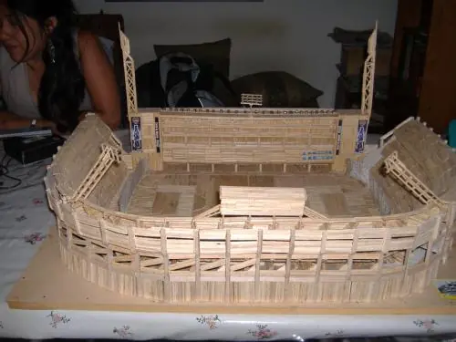 Estadio hecho de fosforos