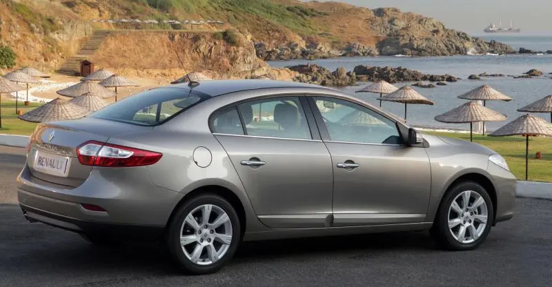 Peugeot 408 vs. Renault Fluence