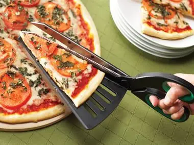 Tijera con espátula para pizza + Receta