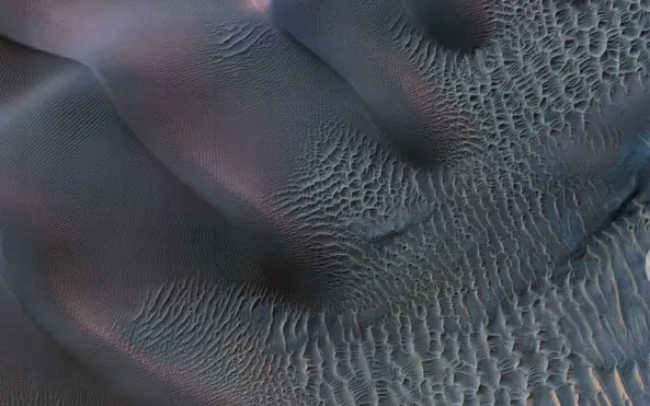 Cámara de la NASA capta imágenes de dunas en Marte
