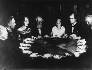 10 razones para dudar del «espiritismo»..