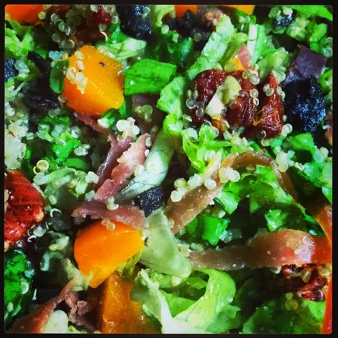 Ensalada de Quinoa, Jamón Crudo, Rucula, ... [Foto-Receta]