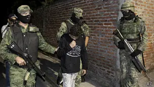 ¿Por qué el narco recluta a miles de menores en México?