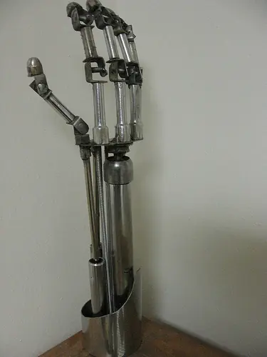 “La mano de Terminator” que cocina