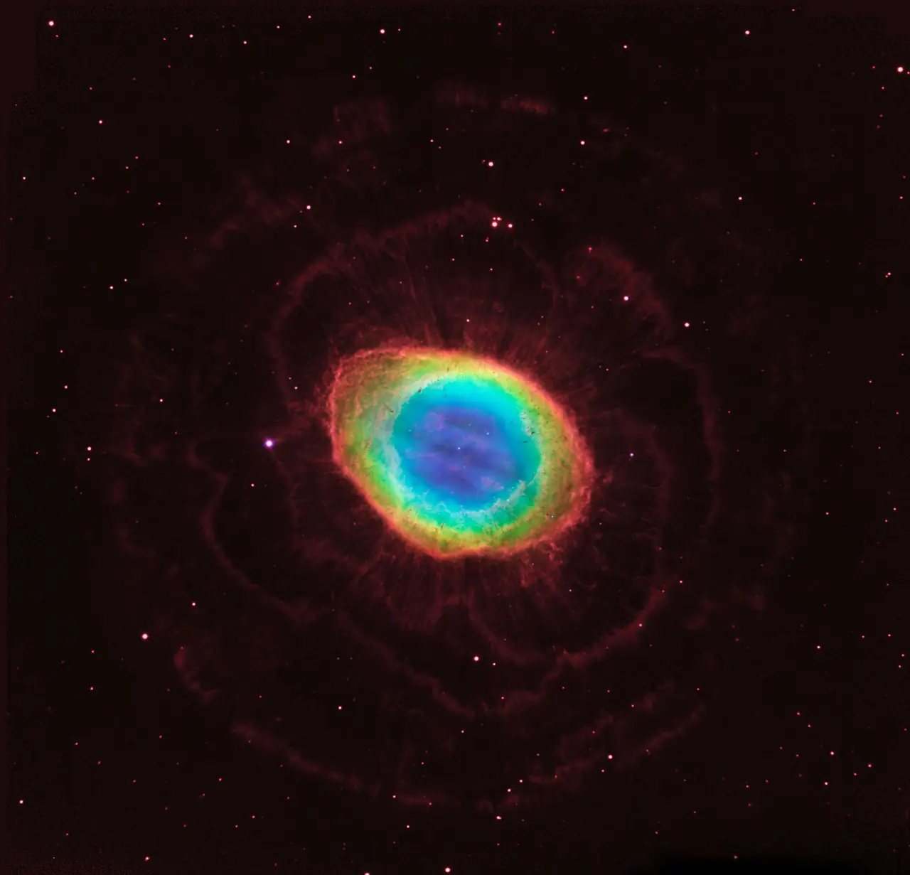 Hubble capta imagenes detalladas de la Nebulosa del Anillo