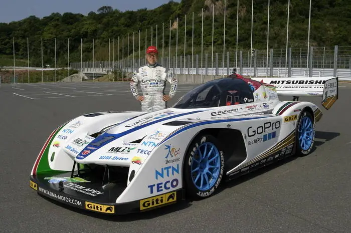 con récord de 9:46.530