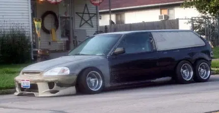 Crimen sobre ruedas:Honda Civic fúnebre