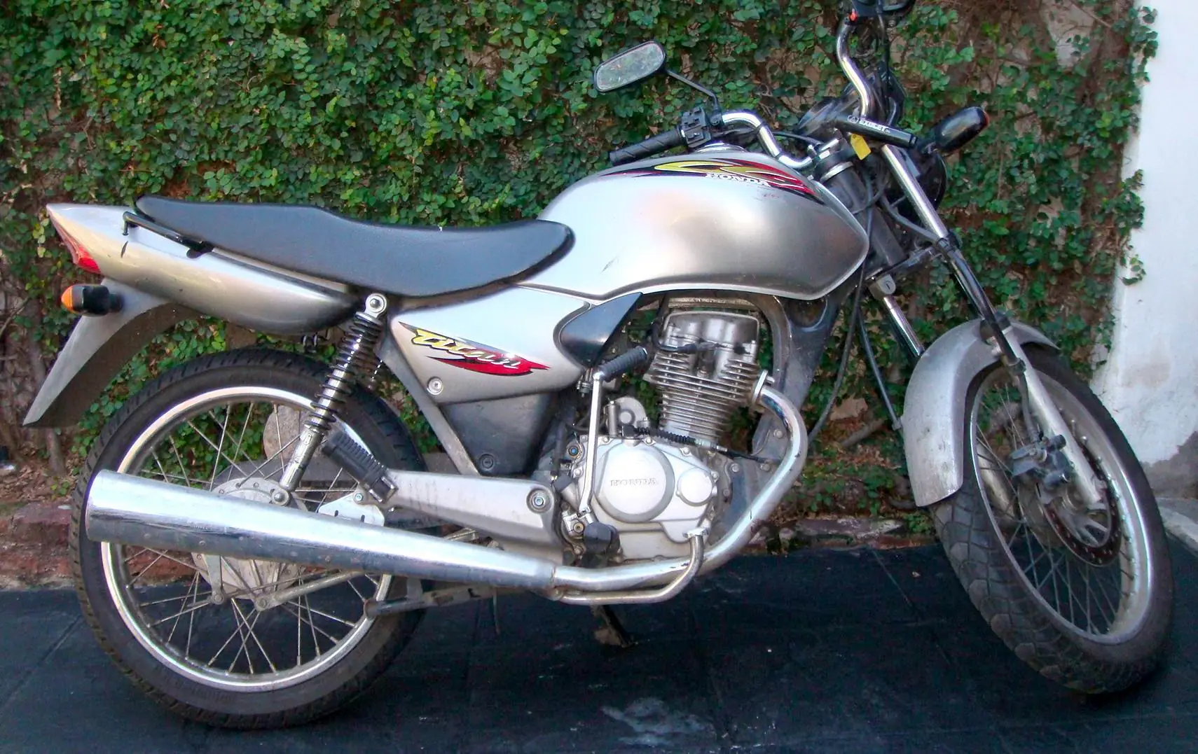 Honda CG 125 Titán VS CG 150 Titán