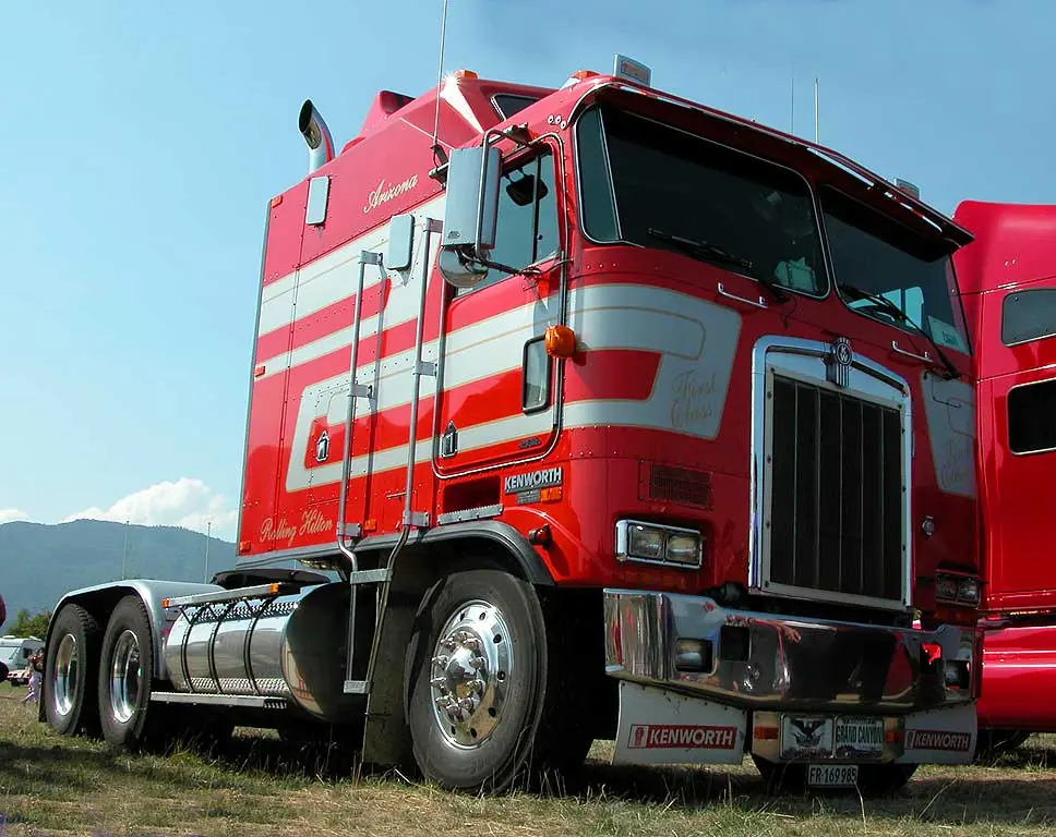 Cien Autos Cool: #97 Kenworth K100 Aerodyne
