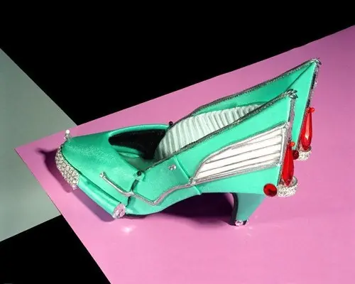 Zapatos y Sandalias que llaman mucho la atencion!!