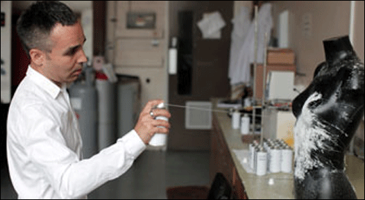 La nueva: ropa en aerosol.?