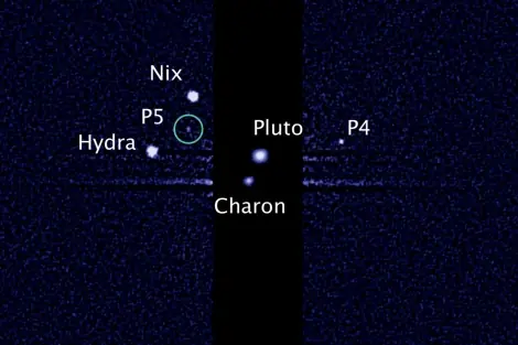 Cinco lunas tiene Pluton