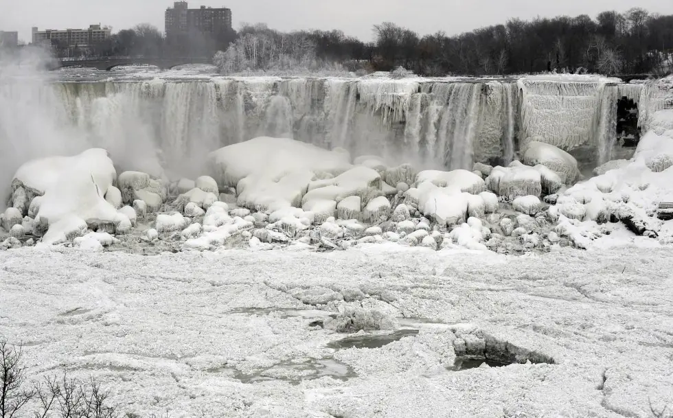 cataratas del niagara congeladas