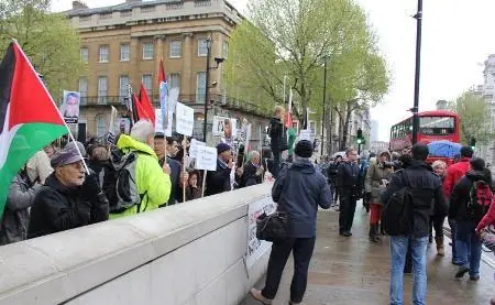 Manifiestan frente a oficina del primer ministro británico