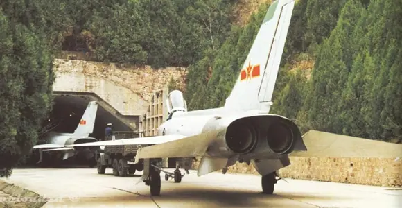 China: Bases aéreas protegidas bajo tierra