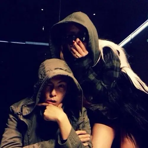 T.O.P y CL se toman una foto juntos probando que YG es