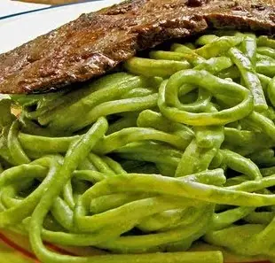 Preparar Tallarines en salsa verde