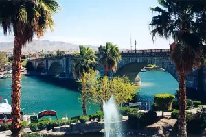 El americano que compró el puente de Londres equivocado.