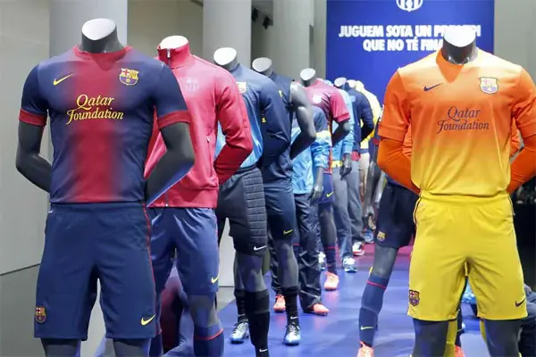 presentaron la nueva camiseta de barcelona