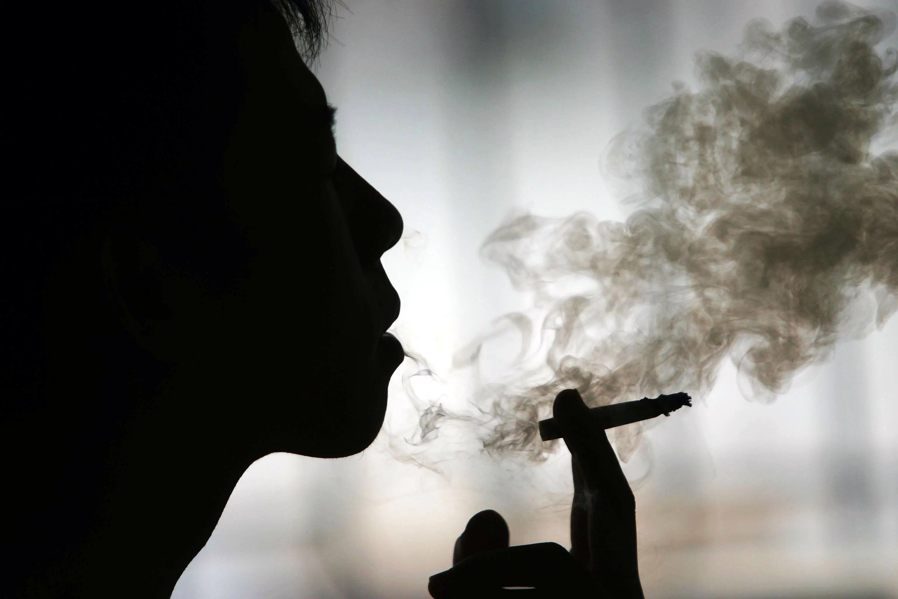 El cigarrillo, ¿enemigo de la virilidad masculina?