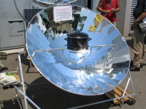 horno o una cocina solar con parabólica caserp