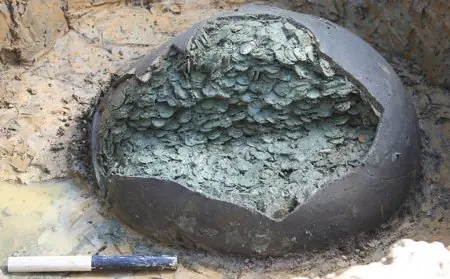 Descubren un millón de dólares en monedas romanas