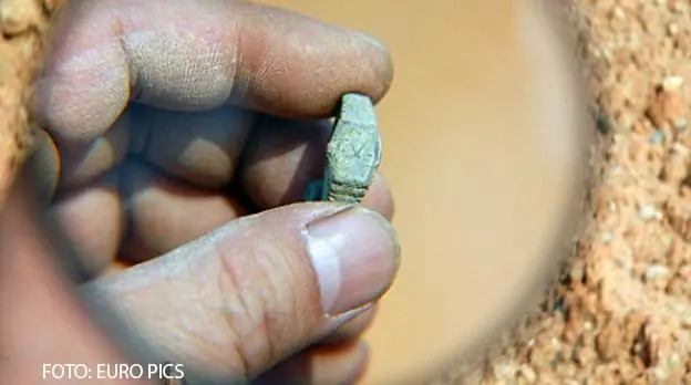 Objetos fuera del tiempo, I: el reloj en la antigua tumba ch