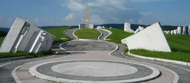 Monumentos abandonados de la era Soviética.