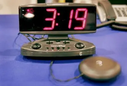 ¿Por qué abro los ojos antes de que mi reloj despertador s