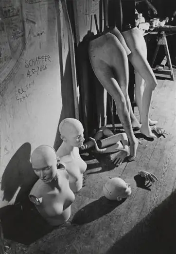Creepypasta: La fabrica de maniquies(No lo leas en la noche)