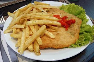 Milanesas de ternera con papas fritas