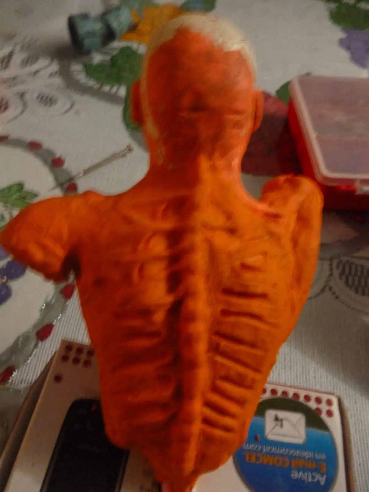Escultura Zombie en plastilina (Knight)