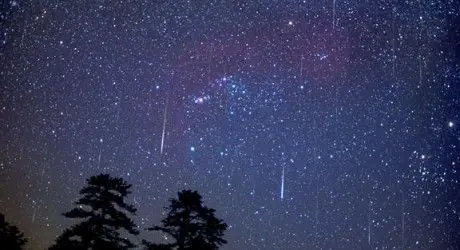 Esta noche se podrá ver una gran lluvia de estrellas fugace