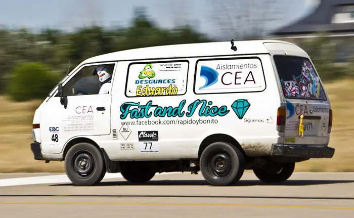 Nuevo fenómeno viral: una Nissan Vanette V8 “made in Burg