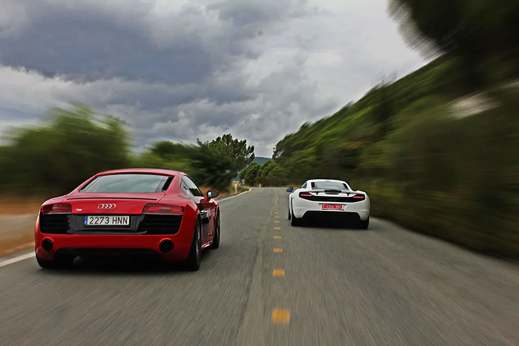 Audi R8 V10 Vs Mclaren 12C Batalla Legendaria