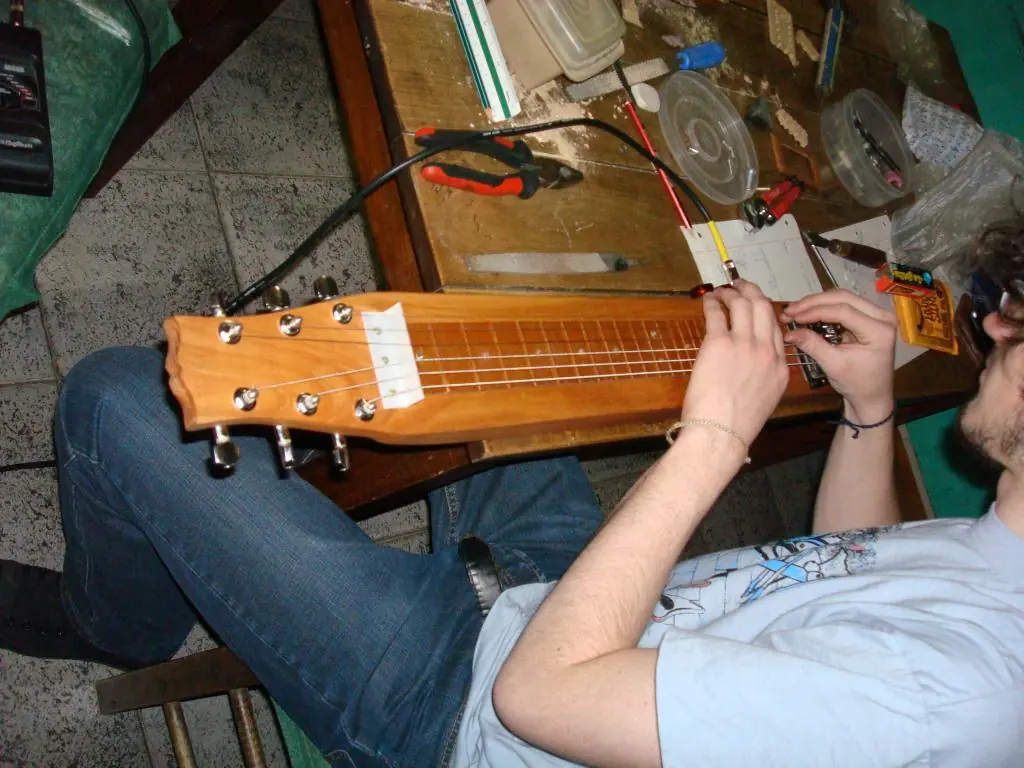 Como hacer una Lap Steel Guitar (guitarra de slide)