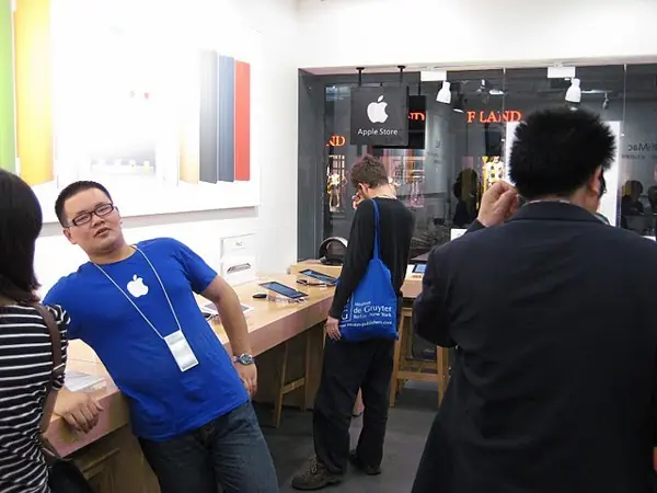Más falso que Judas: las 'otras' Apple Store