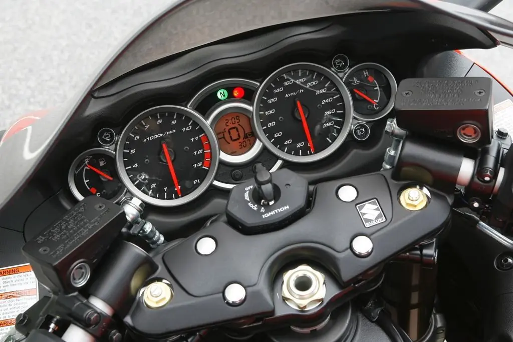 suzuki hayabusa Vs kawasaki zzr1440