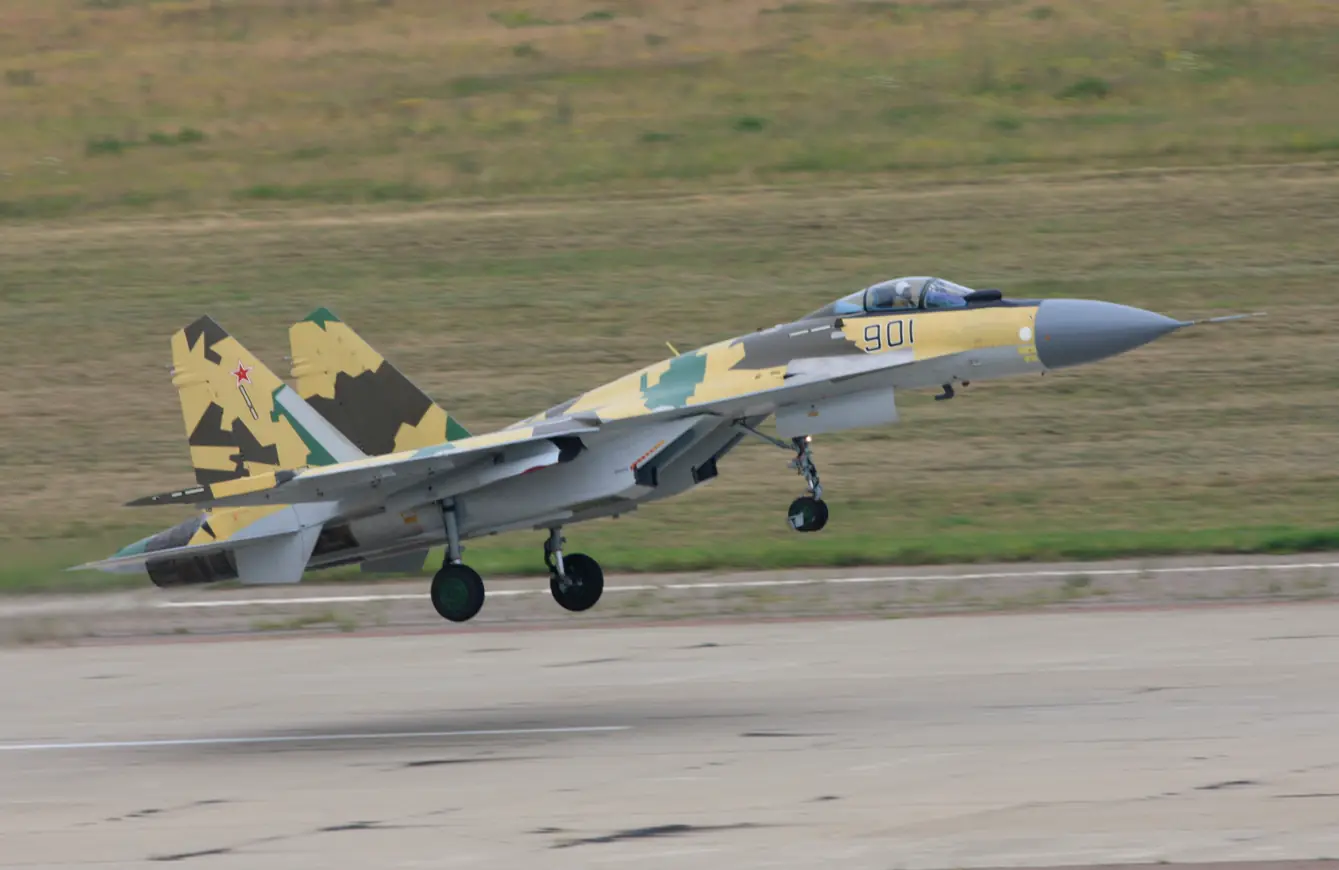 Caza polivalente ruso pesado Sukhoi Su-35