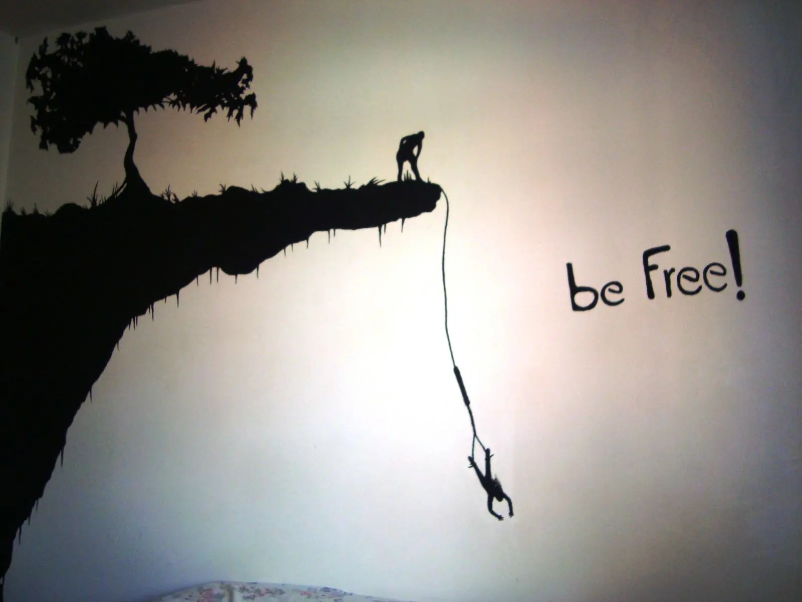 lo que pinté en la pared de mi cuarto...