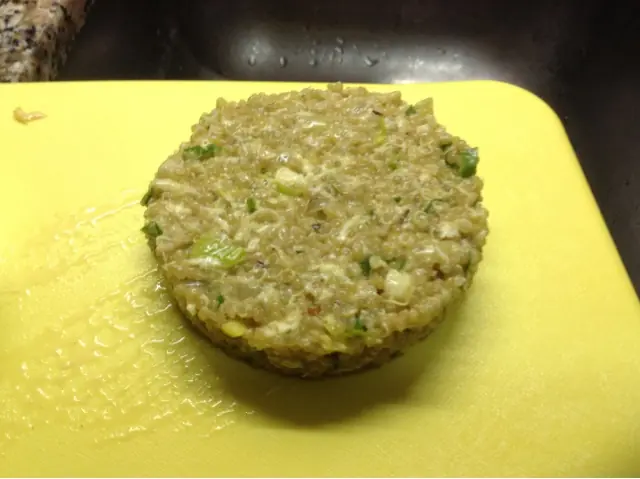 Hamburguesas de Quinoa, Provolone y Puerro
