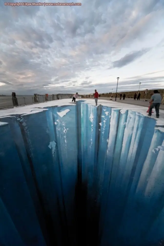 El Dibujo 3D En El Suelo... Impresionante