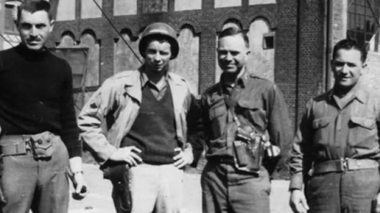 1945