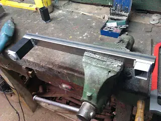 Mesa con un Block V8