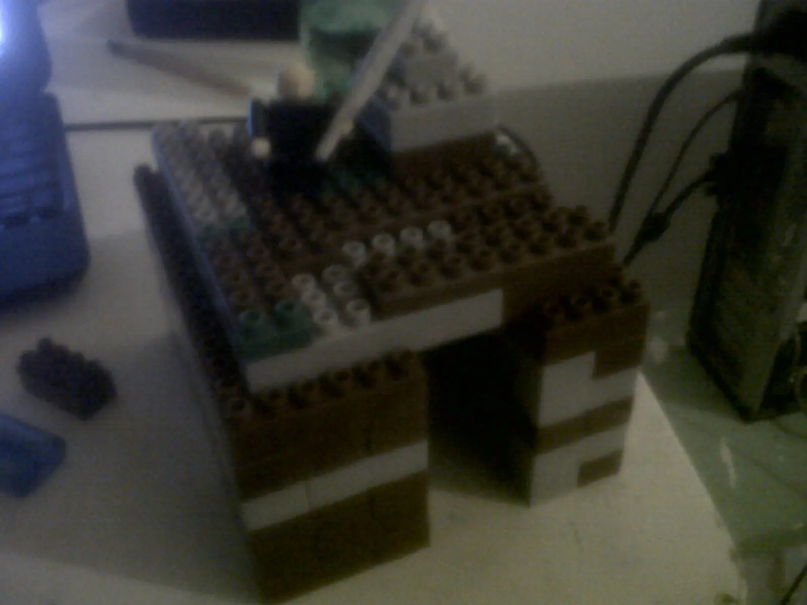 Hice una casita con ladrillitos de juguetes y te lo muestro.