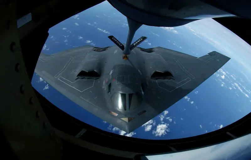 bombardero b-2