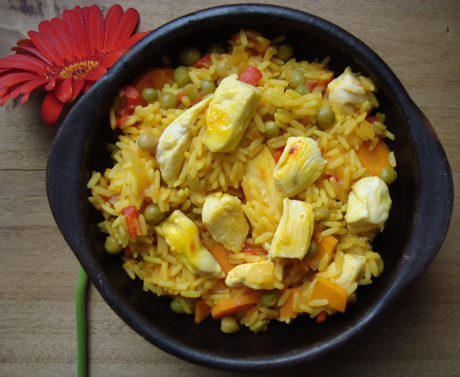 Arroz con pollo al azafrán...