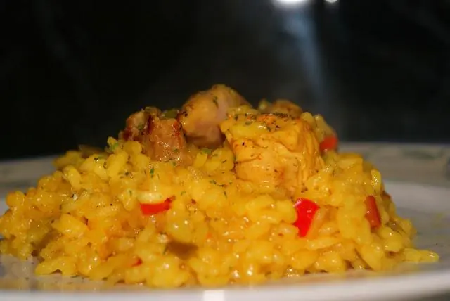 Arroz con pollo al azafrán...
